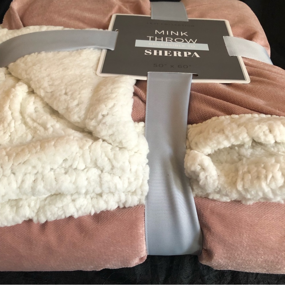 Levi Collection Mink Throw Reversible to Sherpa 50” x 60” - Dusky Pink - Picture 5 of 9
